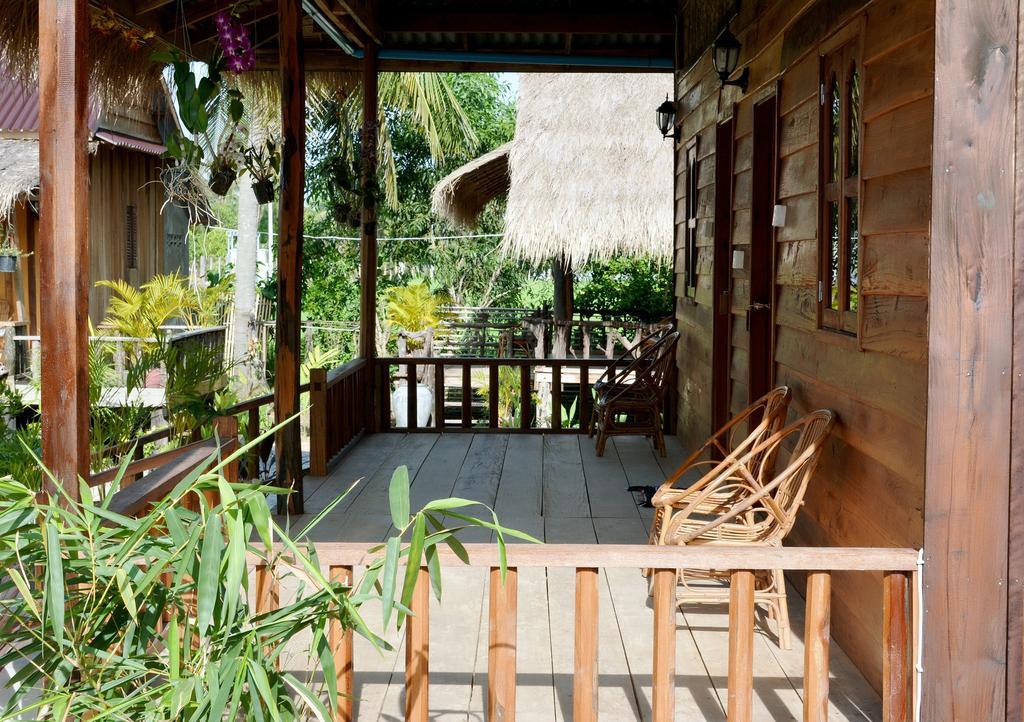Fish Island Bungalows Кампот Экстерьер фото