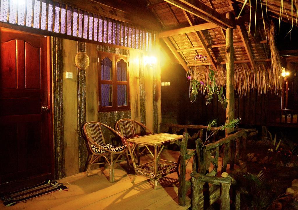 Fish Island Bungalows Кампот Экстерьер фото